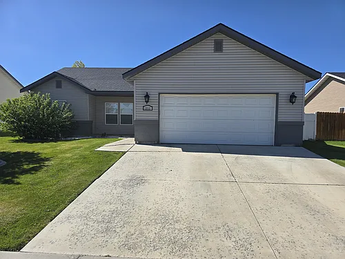 1643 Vista Dr Photo 1