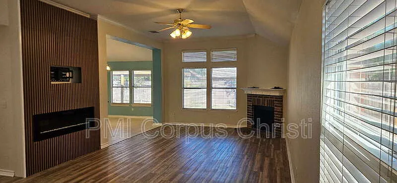 3 bed, 2.0 bath, 1660 sqft, $2,200 — Photo 4