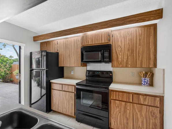 196 Charter Way, West Palm Beach, FL 33407