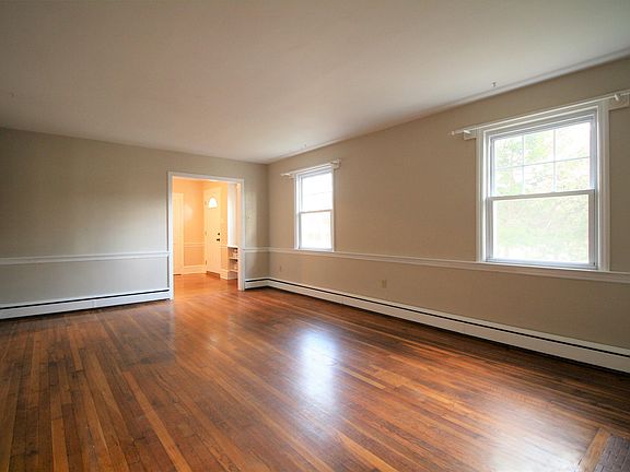 4th image of 301 S Franklin Blvd