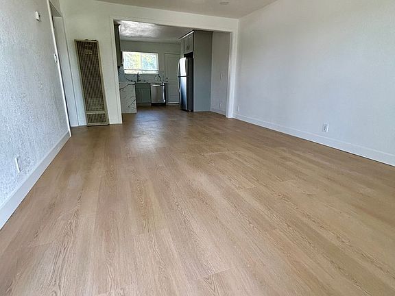 5th image of 390-396 Dunster Dr