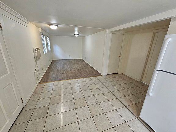 4th image of 1930 Arcadian Ave #B