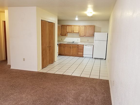 4th image of 125 Townsgate Plz