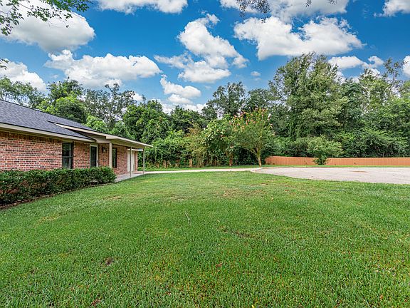 4th image of 300 Oak Ln