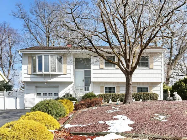 722 Jacqueline Drive, Valley Cottage, NY 10989