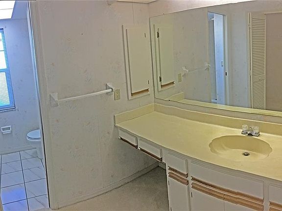 4th image of 214 SW 44th St