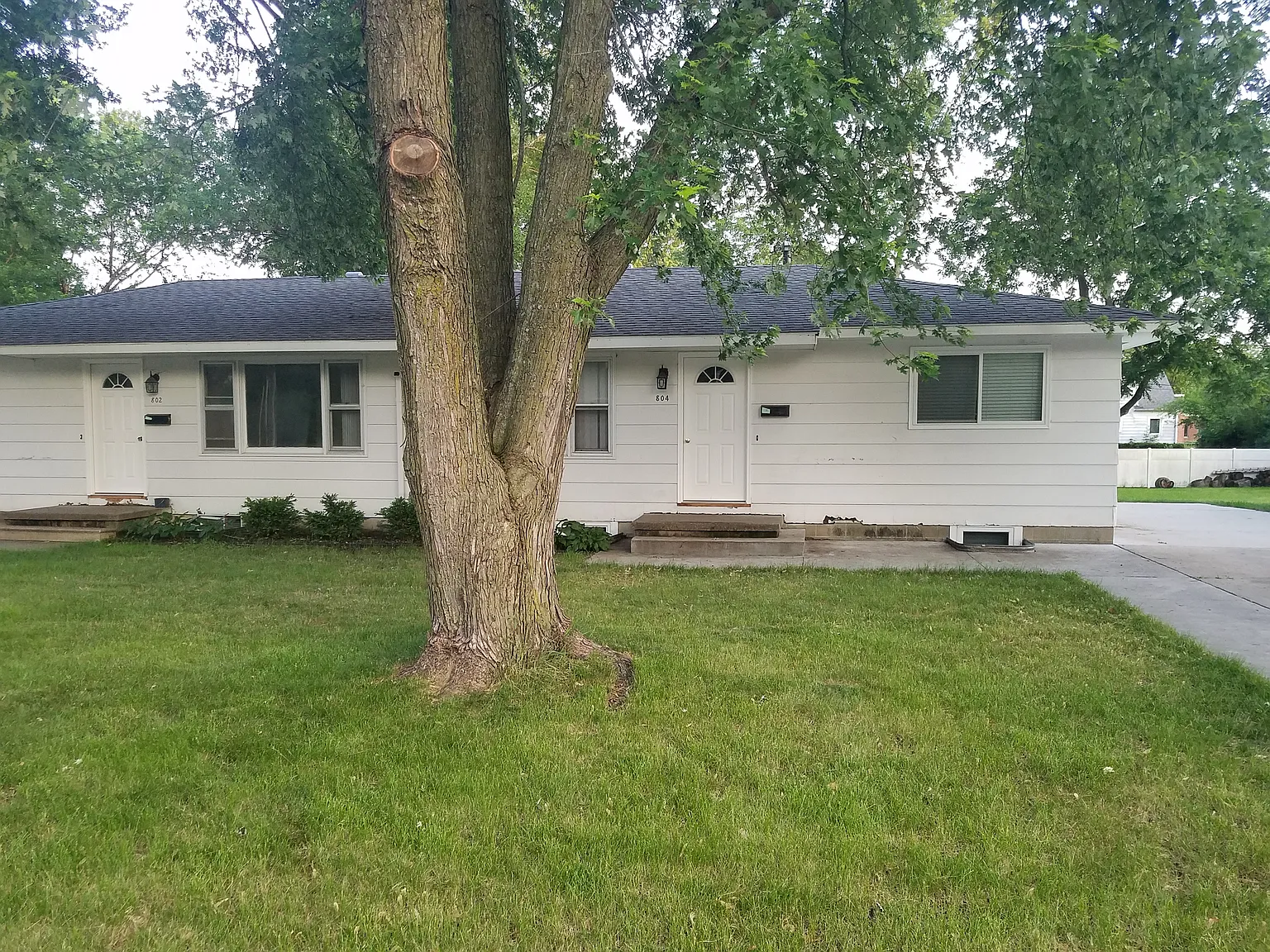 4 bed, 1890 sqft, $1,960 — Photo 1