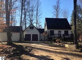 812 Brandon Dr, Cadillac, MI 49601