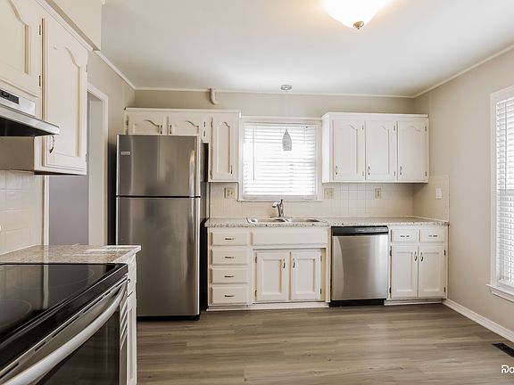 3rd image of 301 NE Keystone Dr