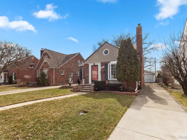 1533 Hollywood Ave, Grosse Pointe Woods, MI 48236