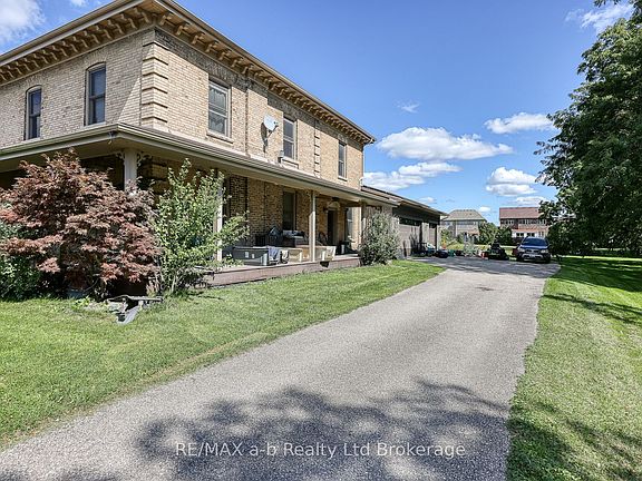 3rd image of 241 Pittock Park Rd