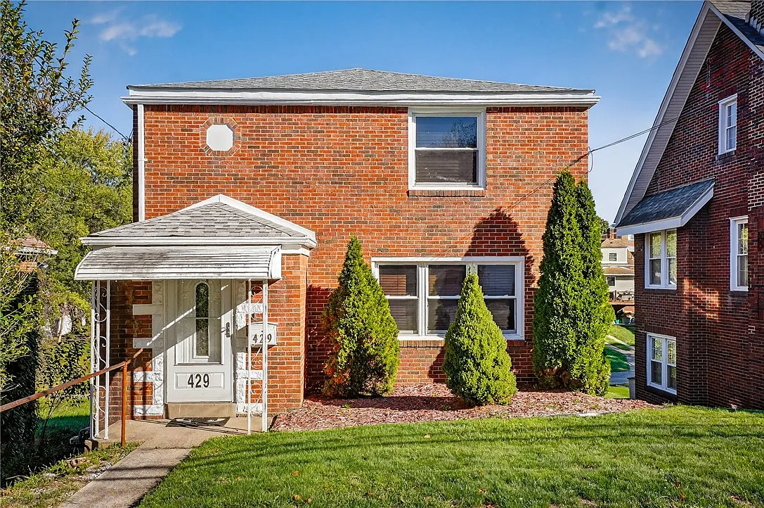 429 Baker Ave photo 1