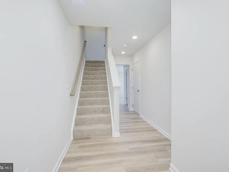 450 Seeback Dr — Photo 3