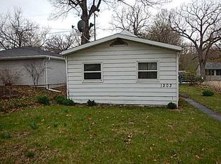 1203 Center Point Rd NE, Cedar Rapids, IA 52402