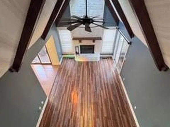 1004 SE Gingerbread Ct, Blue Springs, MO 64014