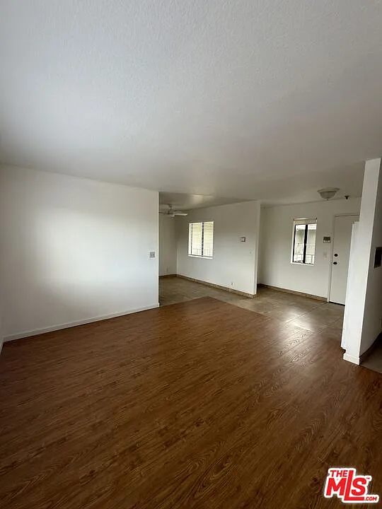 1 bed, 1.0 bath, 560 sqft, $1,900 — Photo 2