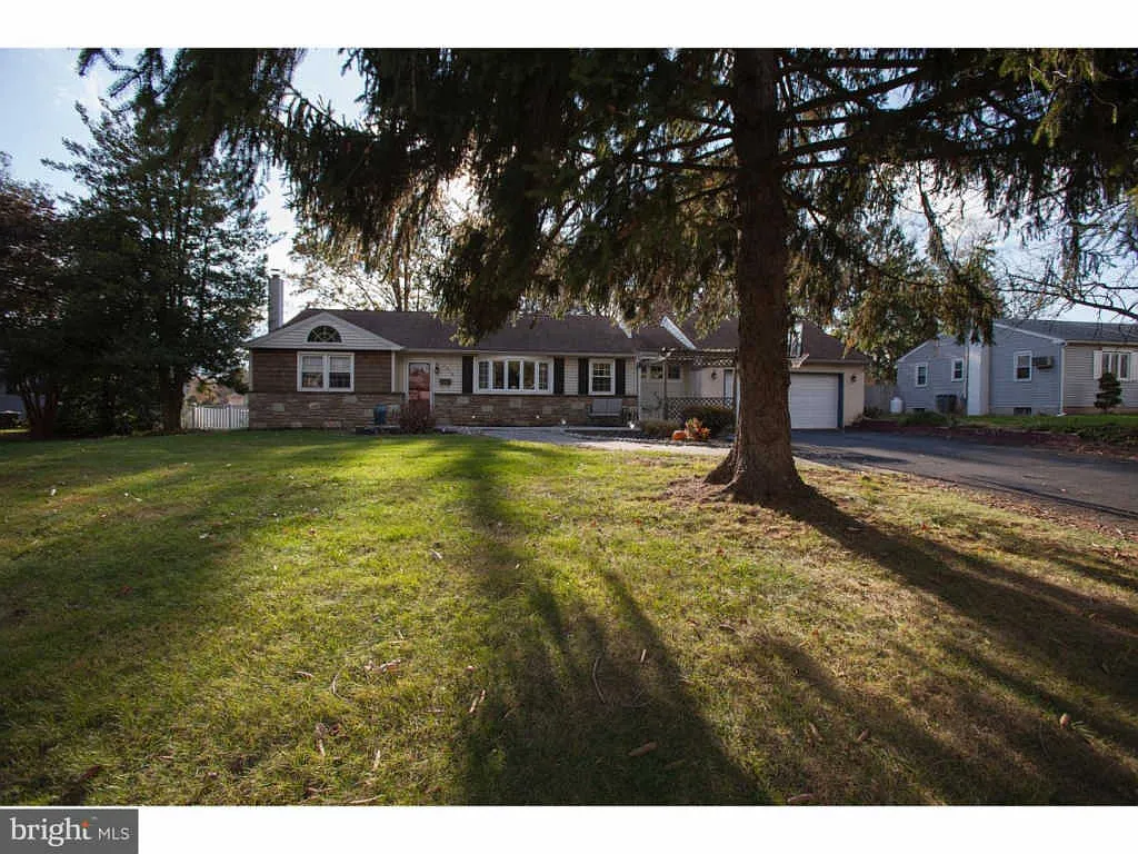 1228 Caledonia Dr photo 1