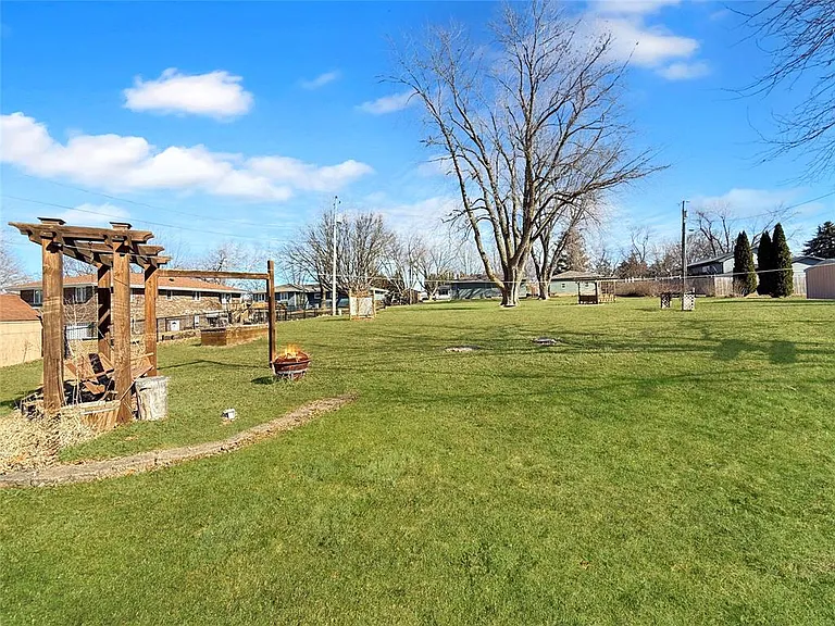 311 S Harrison Ave — Photo 12