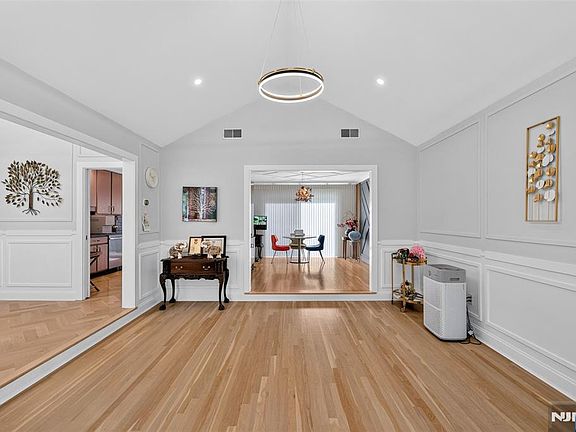 5th image of 265 Westervelt Place