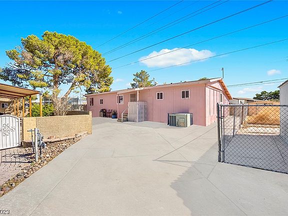 2nd image of 2884 Lassen Ct