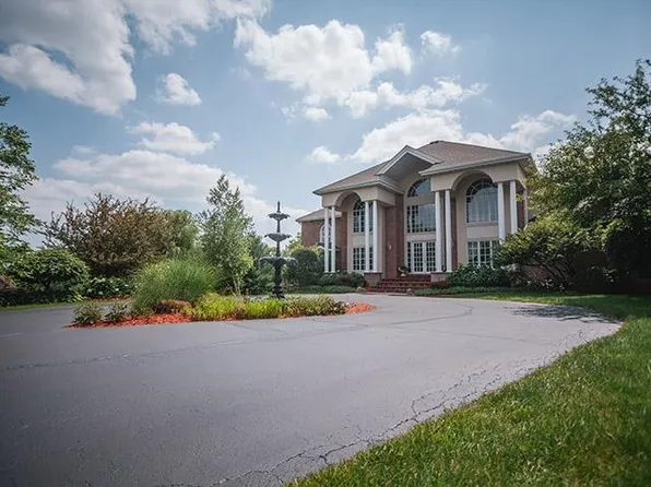 8891 Harvest Hills Trl, Rockford, IL 61114