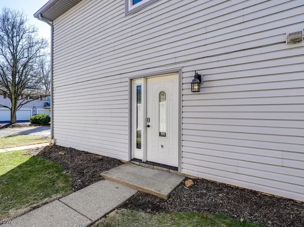 2401 Island Dr APT D, Uniontown, OH 44685
