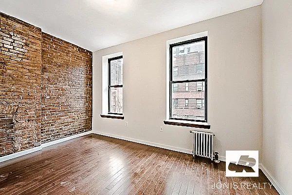 Rented by Jonis Realty | media 2