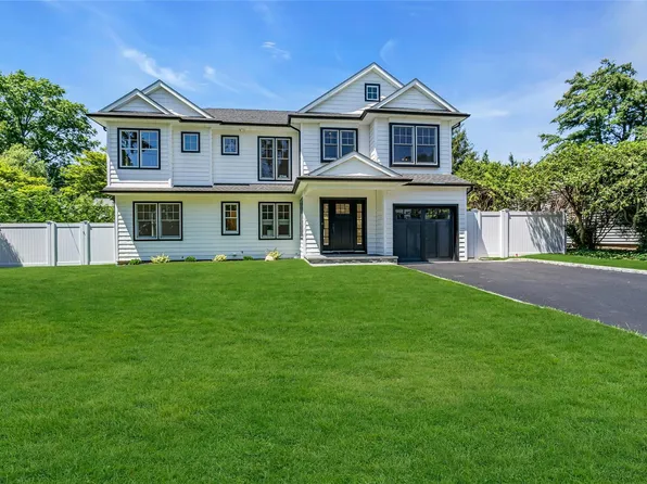 18 Roosevelt Avenue, Glen Head, NY 11545