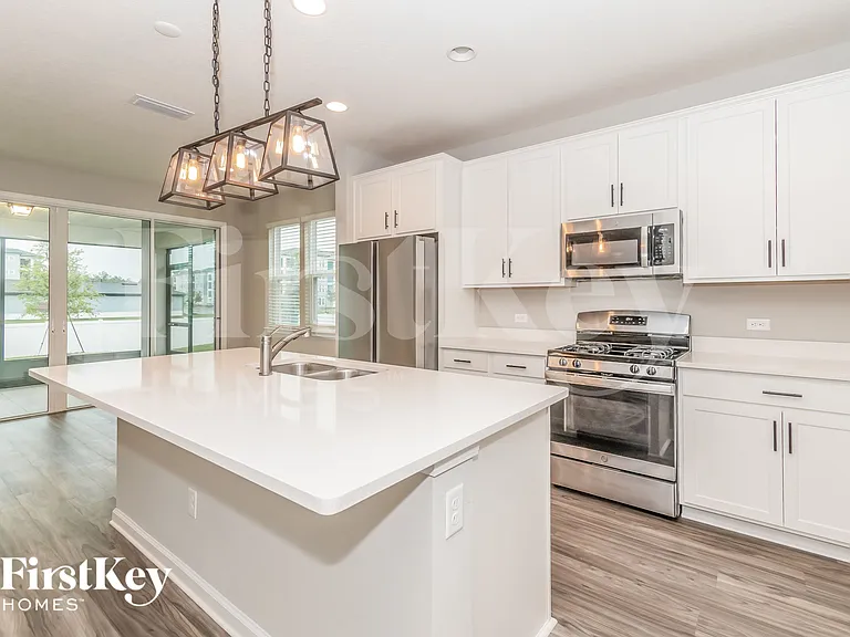 2081 Amberly Dr — Photo 5