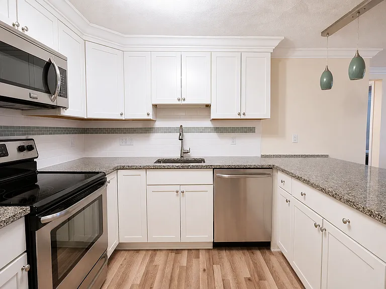 1105 Lexington St #4-2 — Photo 3