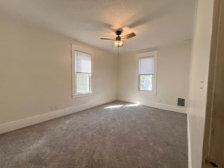 539 W Jefferson St — Photo 6