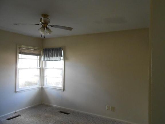 5th image of 601 Van Ave
