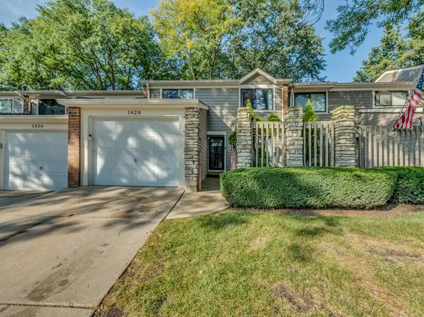 1428 N Bridgeport Dr, Mount Prospect, IL 60056