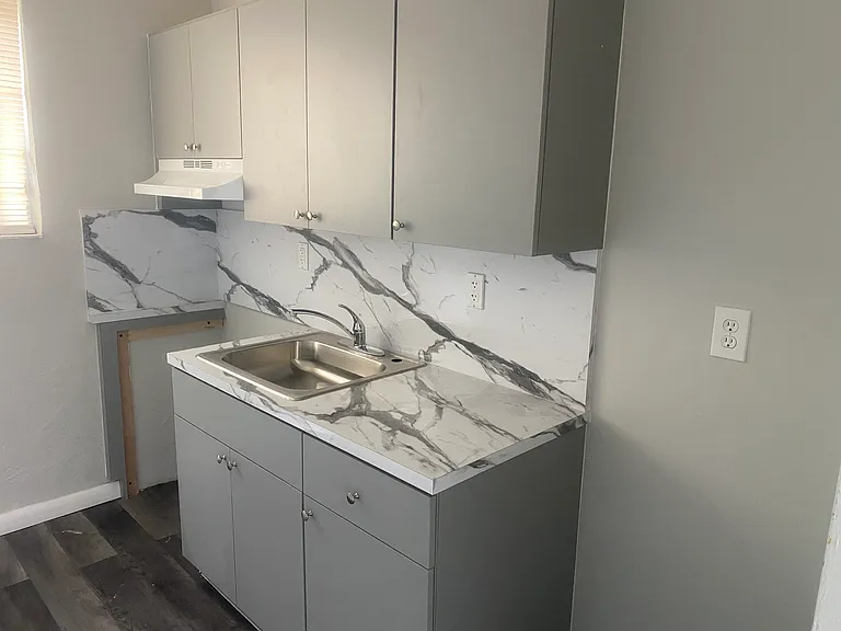 200 NW 17th St #202 — Photo 3