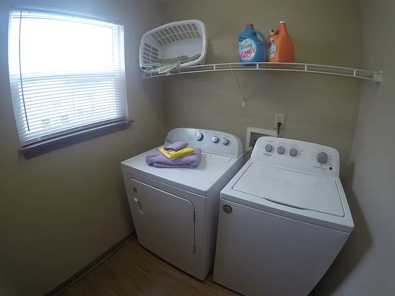 Crosspoint Apartments — Photo 11