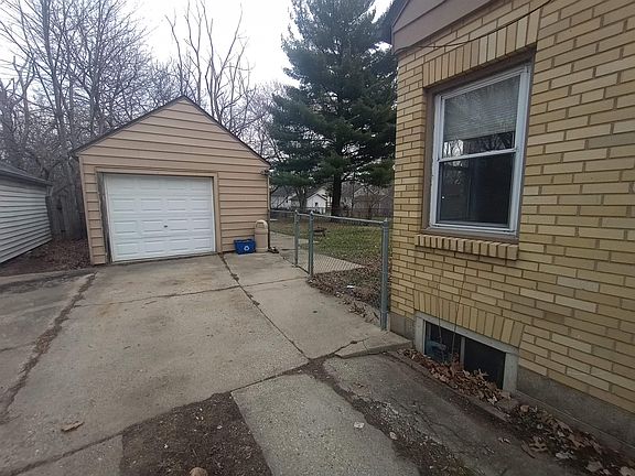 2nd image of 1619 Pauline Ave