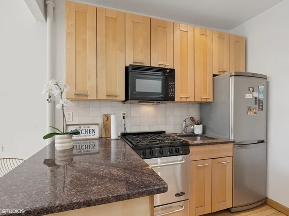 621 East Sixth Street 7 image 3 of 6