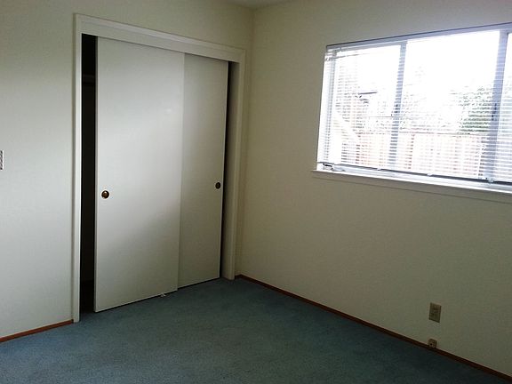 5th image of 1112 Hollyhead Ln