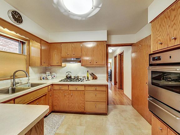 5th image of 6430 W Gunnison St