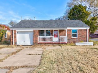 828 S Apache Dr, Wichita, KS 67207