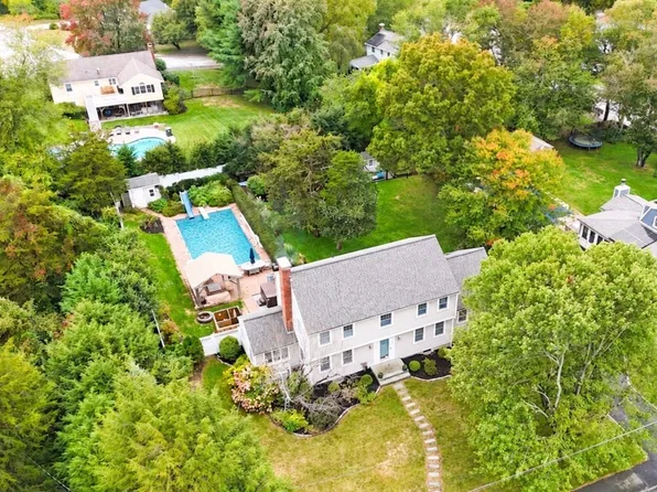 5 Juniper Ln, Medfield, MA 02052