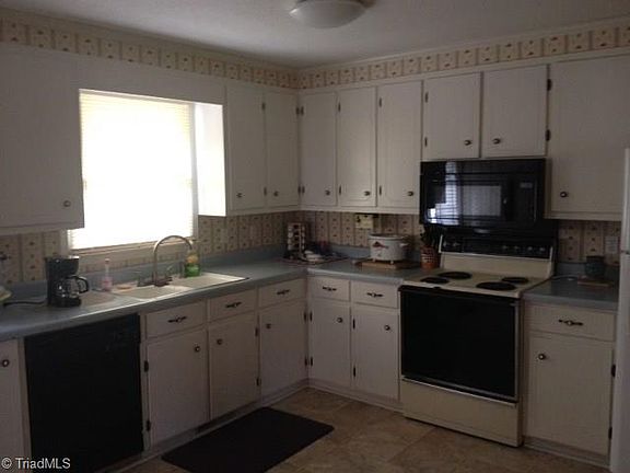 4th image of 455 Rolling Park Dr