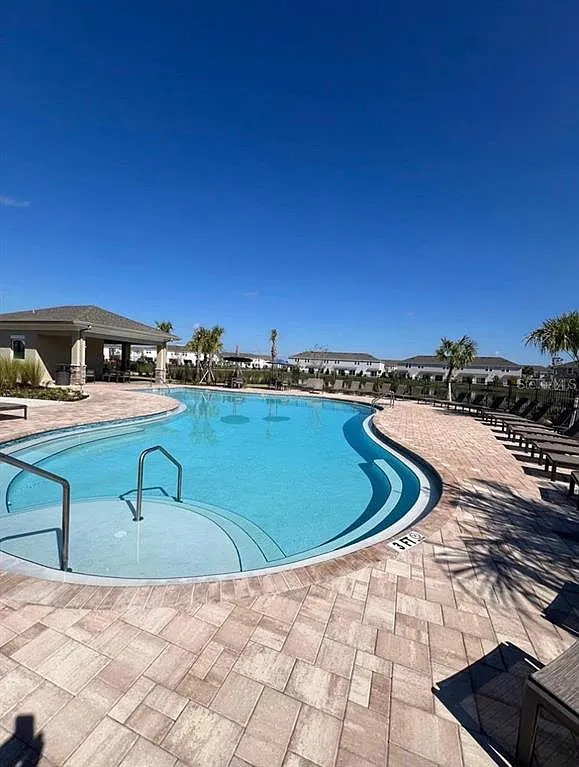 3 bed, 2.5 bath, 1834 sqft, $1,875 — Photo 3