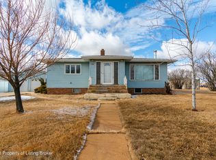 1242 1st Ave W, New England, ND 58647
