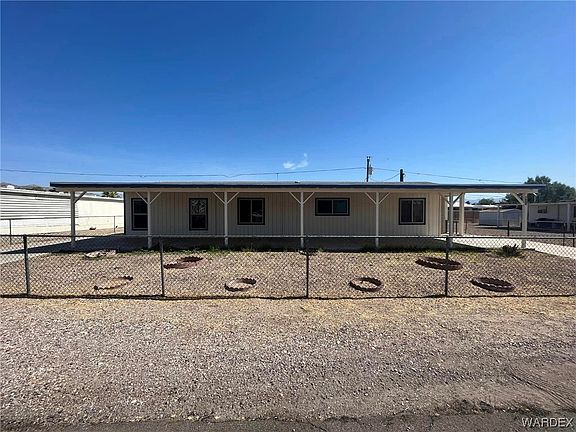 3rd image of 905 Sandy Beach Drive