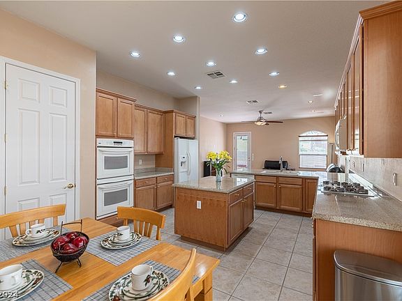 5th image of 8042 Villa Del Viento Dr