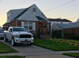 58 N Montgomery St, Valley Stream, NY 11580