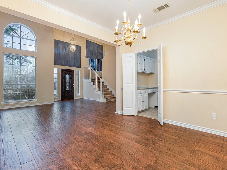 704 White Oak St — Photo 4