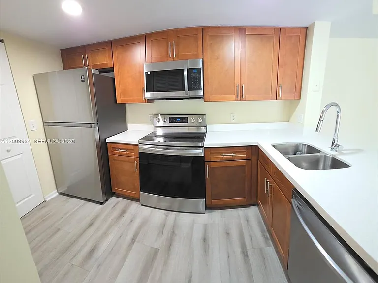 5051 Wiles Rd #201 — Photo 7