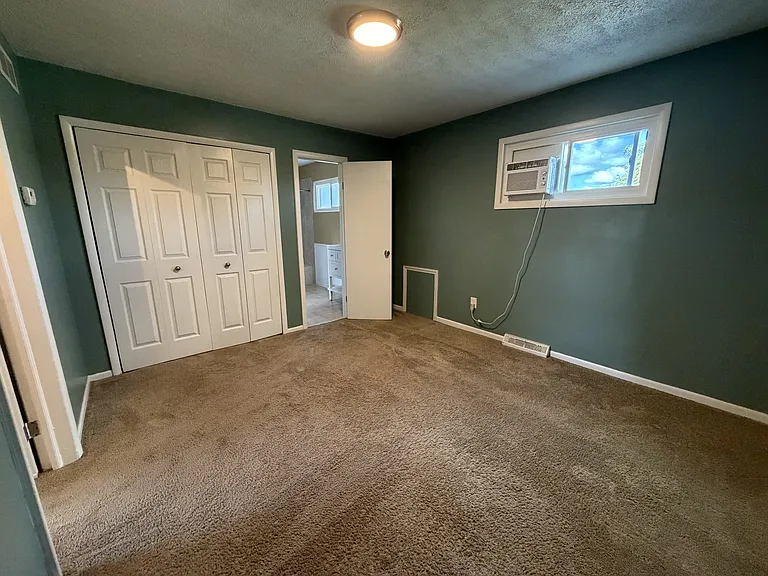 6475 Sandfield Dr — Photo 20